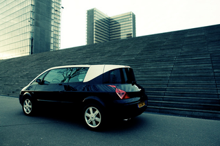 Illustration for article titled Renault Avantime: For Sumo Champions And The Rest Who Enjoy Boundless Space